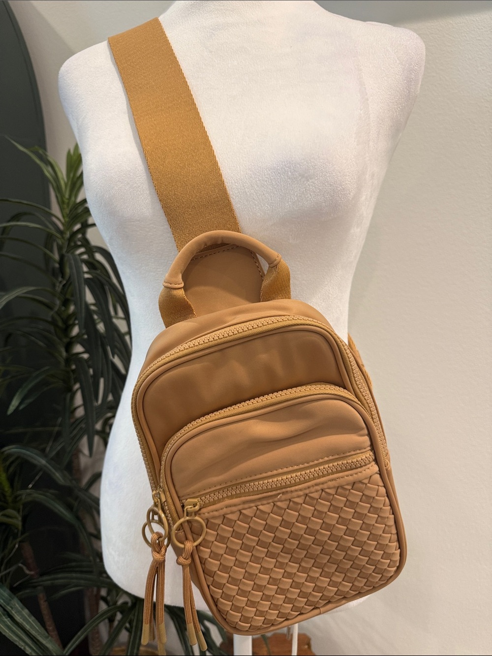 Antik Kraft Camel Color Brown Crossbody Sling Purse Weave Design Wide Strap NWOT